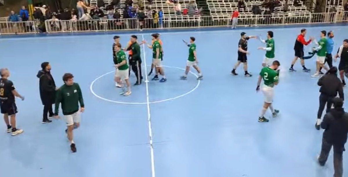 ferrocarriloest's tweet photo. #HandballMasculino 🤾♂️ Ganooó #Ferro!!! Por la 12° Fecha del Metro Apertura de @femebal venció en el Multi 35-24 a #SAGLomas!
Oé 5° con 28 pts. (7G, 1E y 5P)!
Próxima fecha (14°): Sáb. 5/7 19.45 hs. vs. #EstudiantesLP (L)!
#VamosVerde! 💚🚂 https://t.co/dDWgI0dOTq