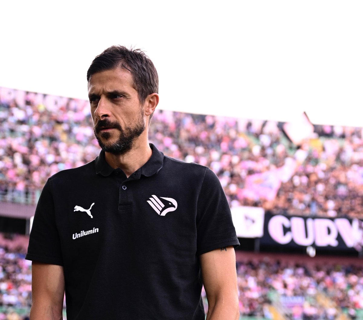 Palermofficial's tweet photo. Il Palermo comunica di aver sollevato dall’incarico Alessio Dionisi. Grazie e in bocca al lupo per il futuro mister 🍀

📲 https://t.co/Wx6VRtOQ3G https://t.co/bIMIpIDxbw
