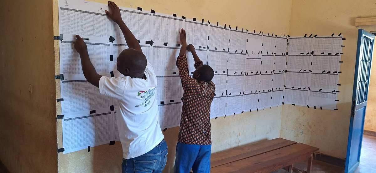 CVR BURUNDI (@cvr_burundi) on Twitter photo #RPAD
Les commissaires et cadres de la <a href="/CVR_Burundi/">CVR BURUNDI</a> travaillent d'arrache-pied pour assurer la transparence. Ce recensement des personnes assassinées est un pas crucial pour établir la vérité et rendre hommage à ceux qui ont perdu la vie. #Justice #Paix #Mémoire <a href="/NtareHouse/">Ntare Rushatsi House</a> #RPAD
Les commissaires et cadres de la <a href="/CVR_Burundi/">CVR BURUNDI</a> travaillent d'arrache-pied pour assurer la transparence. Ce recensement des personnes assassinées est un pas crucial pour établir la vérité et rendre hommage à ceux qui ont perdu la vie. #Justice #Paix #Mémoire <a href="/NtareHouse/">Ntare Rushatsi House</a>