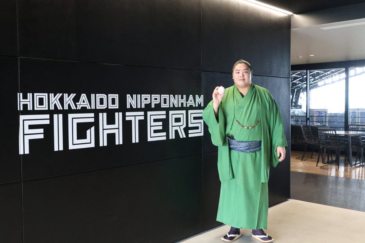 ＜パ・リーグ×大相撲＞
この日のために、
北海道日本ハムファイターズ様がオリジナルのユニフォームを作ってくださいました。

背番号は「1」。

#sumo #相撲 #lovefighters
#エスコンフィールド場所