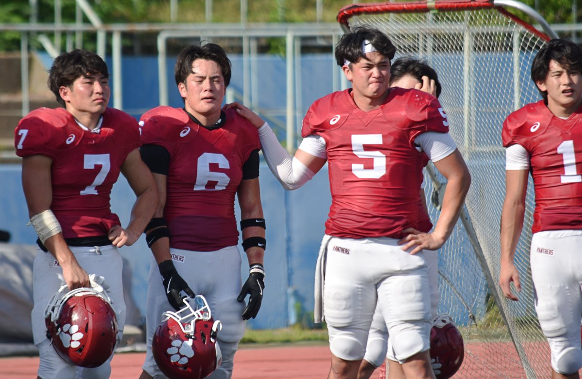 footballstore55's tweet image. 第75回神戸ボウル
立命館大 15-22 エレコム神戸
8点を追う立命館は試合残り2分18秒にRB横井貴洋（2年､鎌倉学園）のこの日二つ目のTD。トリックプレーで2点コンバージョンも成功させて15-15と追いついた。…