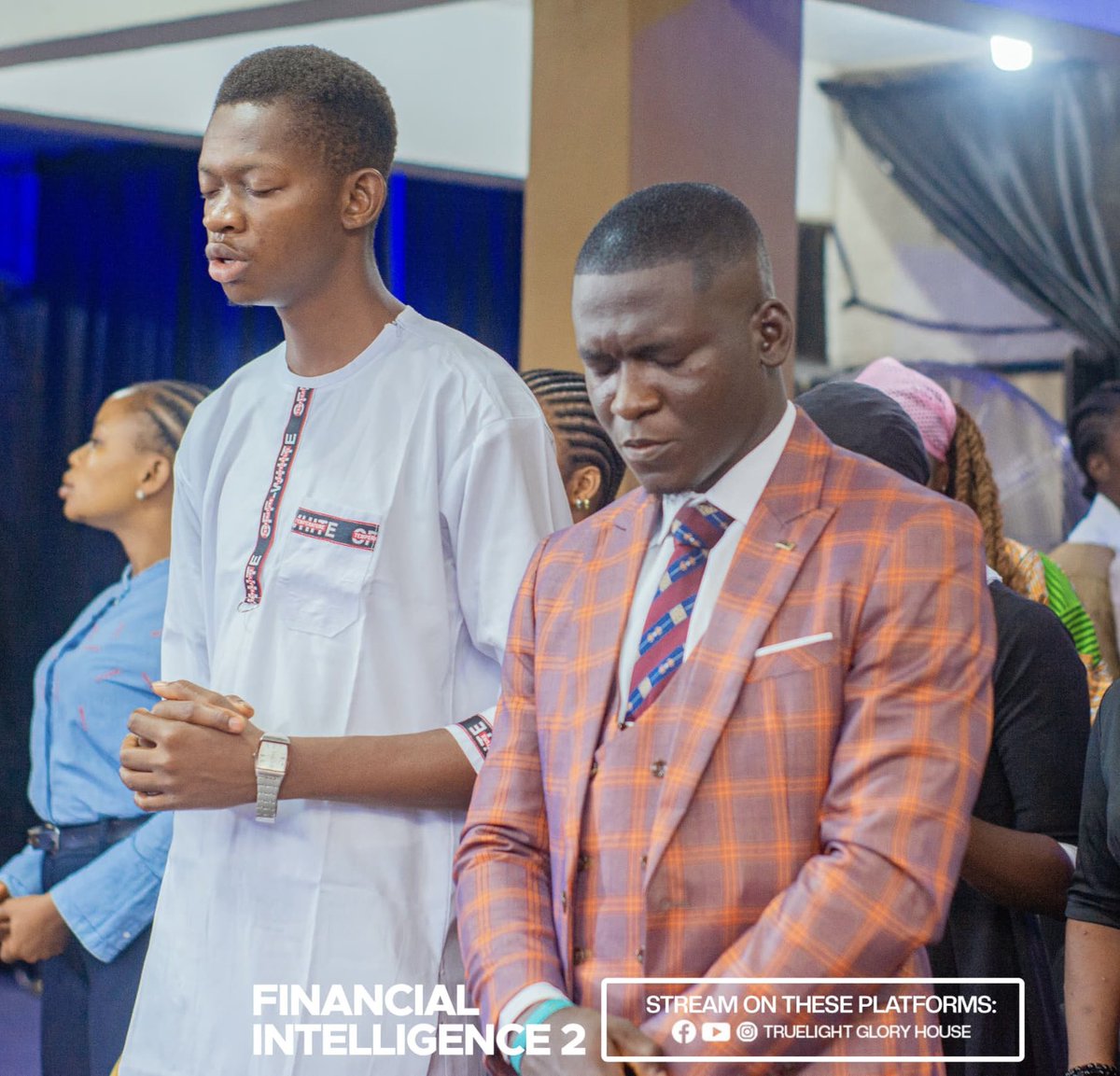 CHOIR MINISTRATION || FIRST SERVICE  

🎶 🎼 🎵 🥁 🎸 

Awesome God, how great Thou art
You are God, mighty are Your miracles
We stand in awe of Your holy name
Lord we bow and worship You

MINISTRATION BY: The Lighters Choir
.
.
.
#SundayService  #Choir #TruelightGloryHouse