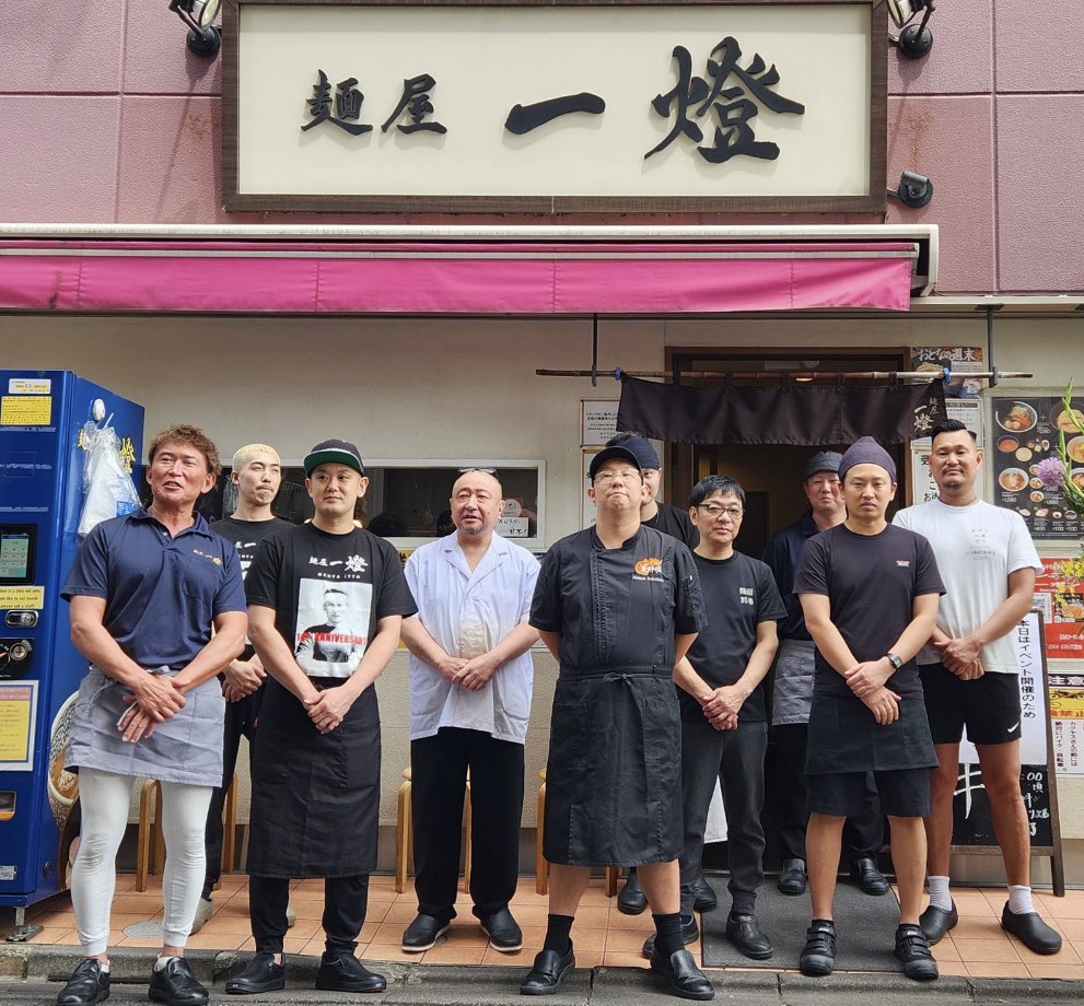 麺屋一燈の15周年に集結されたラーメン界のアベンジャーズ（公認のお弟子さん達）
◯煮干しつけ麺宮元◯麺屋龍壽◯鴨出汁中華蕎麦麺屋 YOSHIKI◯麺屋謝◯麺屋玄洋
◯麺屋鈴春◯めん処きよ洲◯麺や福はら

麺屋 一燈
15周年限定ラーメン WARUNORI2025
#麺屋一燈 #15周年　

 ameblo.jp/menclub/entry-…