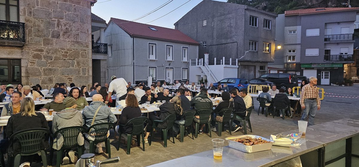 moa_pd's tweet photo. Unha estupenda festa fin de tempada con @clandesti_nos e disco móvil FABRIK.....Grazas a todos por vir...ahora a preparar a festa do 25 aniversario .....o próximo 19 de xullo....FORZA DEPOR https://t.co/eEhiiMjEWl