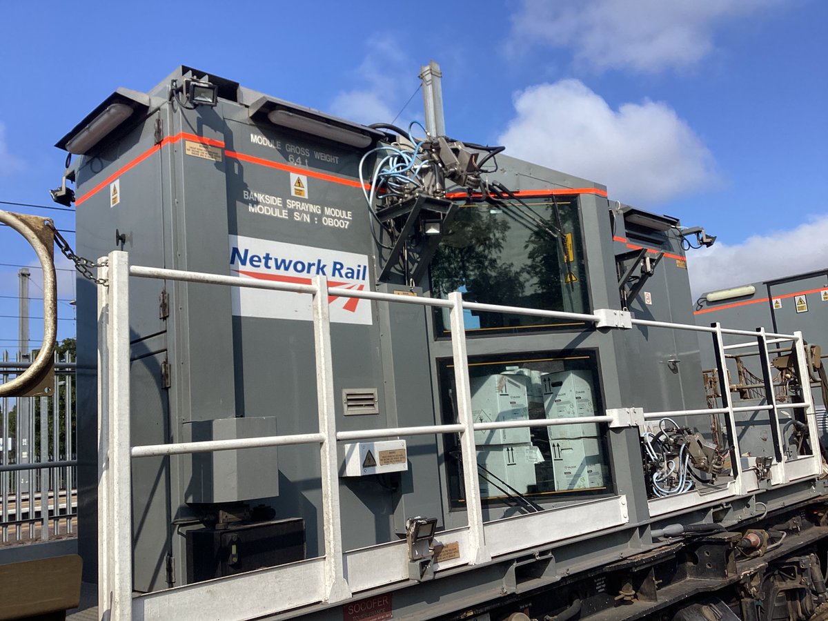 13milepost's tweet image. Nice day for a bit of weed spraying #3Z17 #TrackTeam 🚧🦺 #Windhoff Weekends    MPV  Squadron  🚿