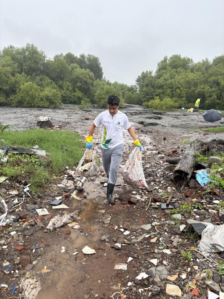dharmeshbarai's tweet photo. Week 252 #MangrovesCleanupDrive
We request every citizen:
Don’t litter. Use a dustbin. Be a protector.
Every irresponsible littering leads to ocean pollution and loss of millions aquatic life.
Stop littering. Start picking up.
#CoastalCleanup
@MangroveForest @ParveenKaswan https://t.co/bOTysBWNt8