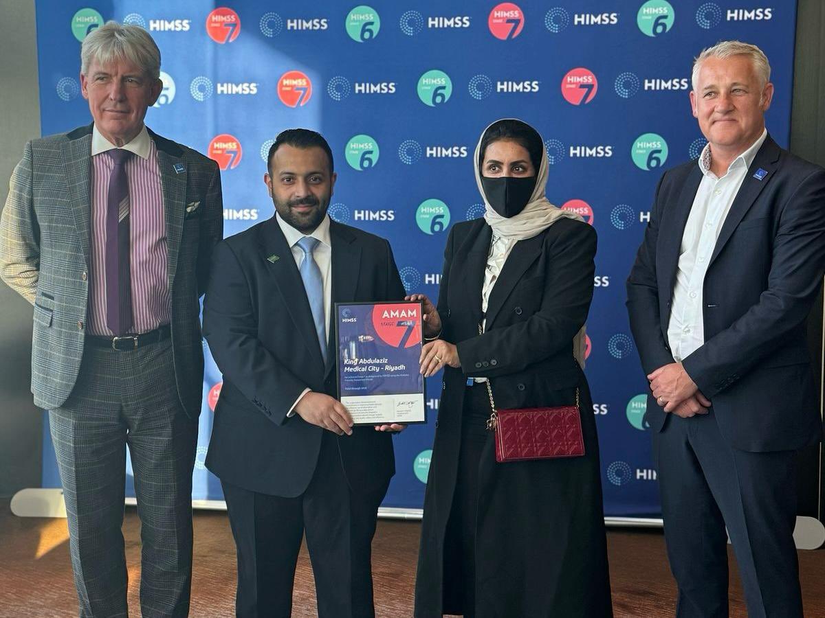 ضمن فعاليات المؤتمر الدولي السنوي للجمعية العالمية لنظم المعلومات وإدارة الرعاية الصحية (HIMSS) بالعاصمة الفرنسية باريس، جرى تكريم الشؤون الصحية بوزارة الحرس الوطني بمناسبة حصولها على تجديد شهادة اعتماد نموذج نضج أنظمة تحليل البيانات (AMAM) – المستوى السابع، لتُعد بذلك أول منشأة