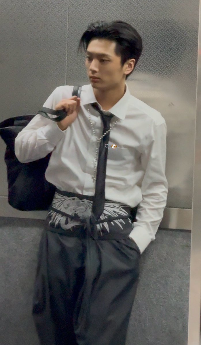 poppup_J's tweet photo. 퇴폐남 한명 https://t.co/jUXQYofOLn
