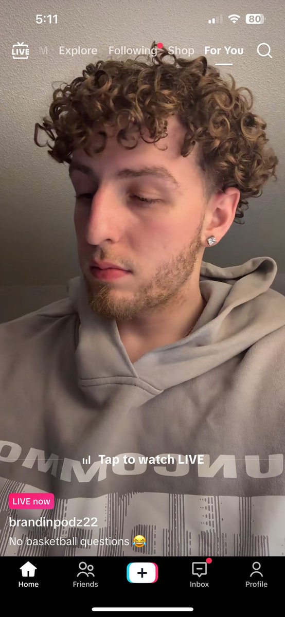 Why is this btch doing a TikTok live at 5am