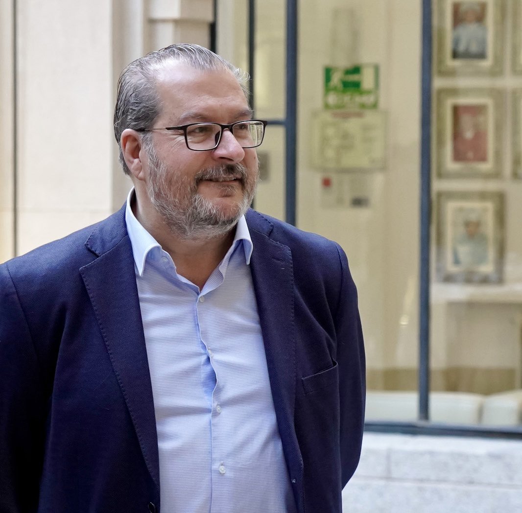 ⚫️ Fernando Lázaro, un hombre comprometido con la historia de nuestro país y con las víctimas del terrorismo de ETA.

Con su trabajo dignificó el periodismo y la búsqueda incansable de la verdad.

Descanse en paz.