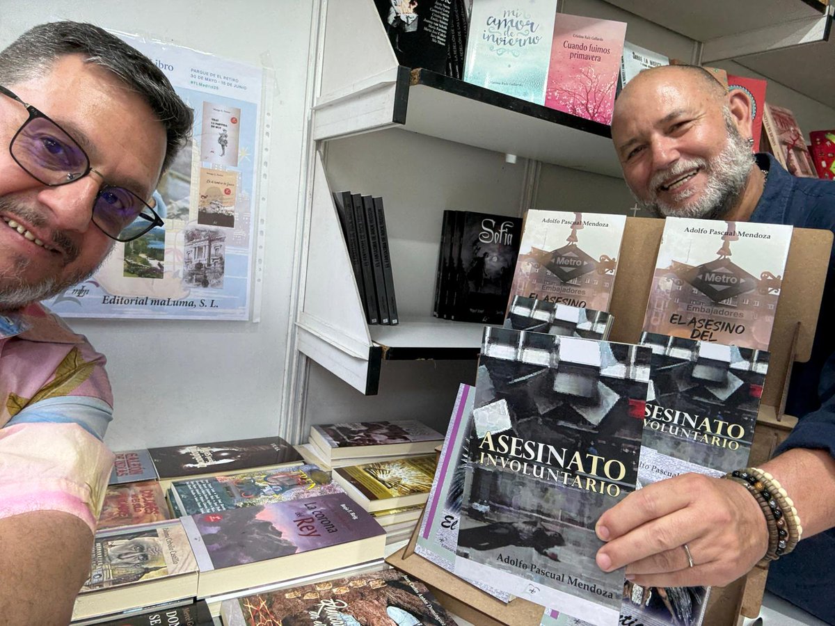 Ayer en la Feria del Libro de Madrid.
Con alguna sorpresa agradable.