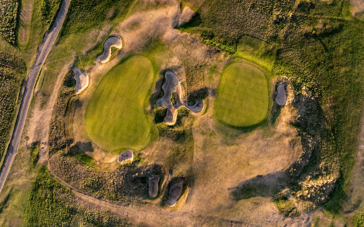 The neighbouring greensites of Road (left) and Tees (right) — holes 8 and 10 on the Micklem layout — both looking stunning amidst their burnt-out surrounds.