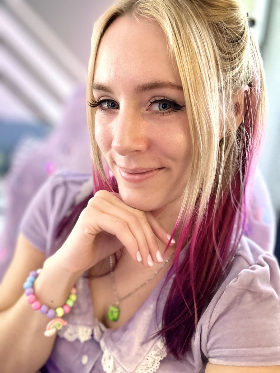 MelzeliaTV's tweet photo. LIVE NOW for the Fruities #Pride Raid Train! 🚂🏳️‍🌈

Playing #Heartspell! Queer and proud~ ✨

🔴&amp;🟣🔗 in comments!

#pridemonth #twitch #streamer #kawaii @DireKittenGames https://t.co/K6G0Zw57E0