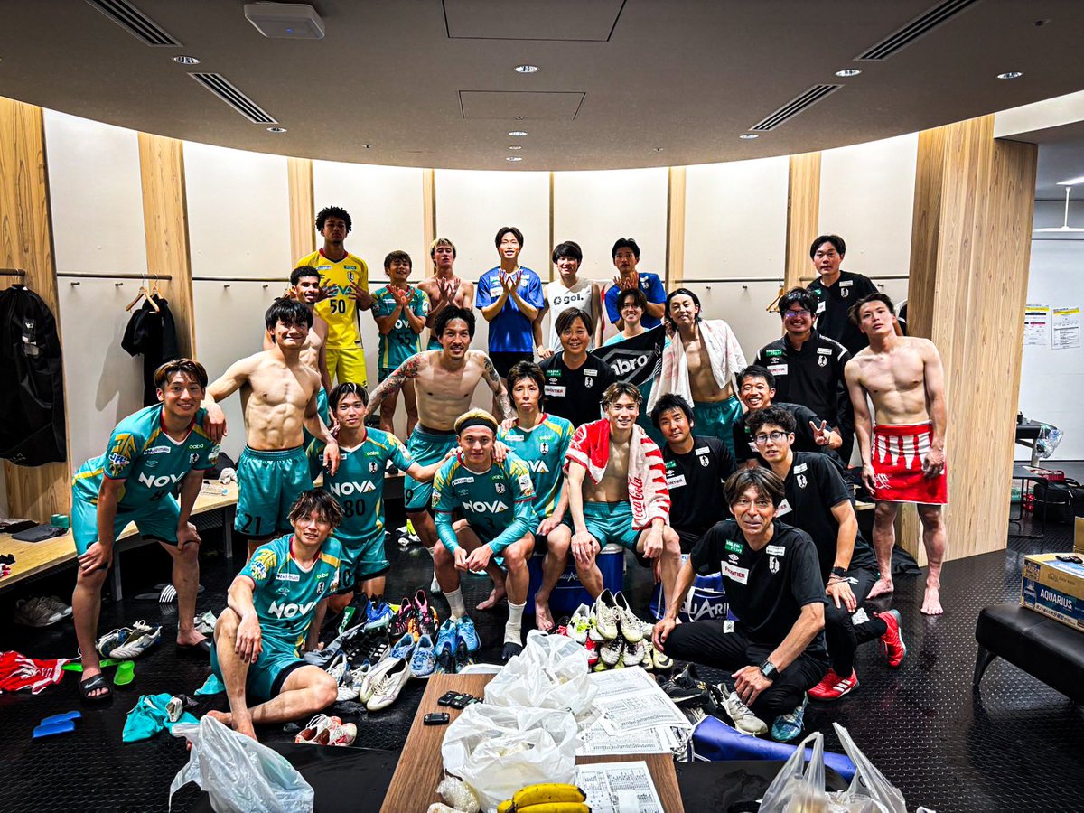 IwateGrulla's tweet photo. 2連勝。

アウェー・国立競技場。
まるでホームのような響き渡る声援に背中を押され、勝利をつかみました。

この景色、この瞬間を胸に。
次も、共に。

#国立競技場
#いわてグルージャ盛岡
#グルージャ
#GRULLA
#岩手
#盛岡
#サッカー https://t.co/YpppnX4tNW