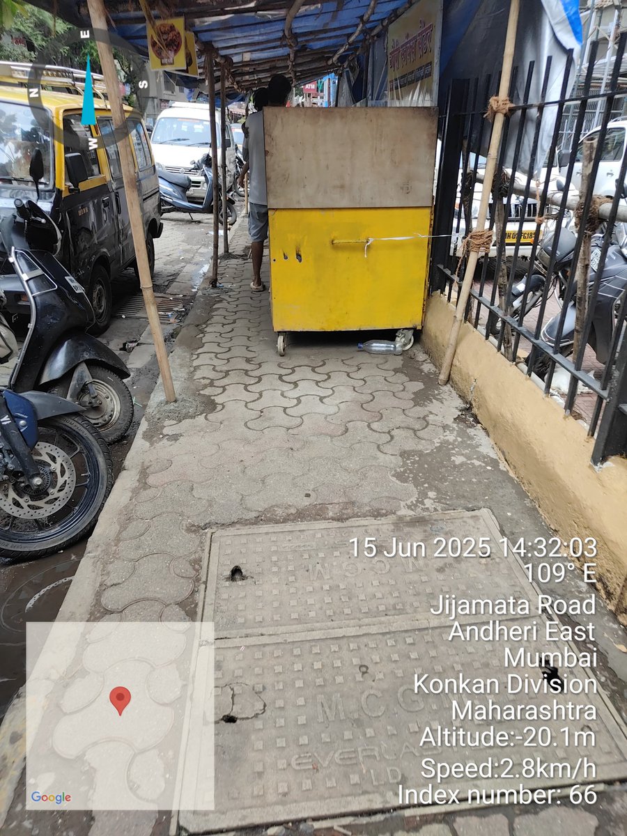 Rohitkumar49372's tweet photo. Illegal shop started on foothpath there is no place plus parking zone  no place to walk dangerous for people safety @mybmcWardKE @MTPHereToHelp @MumbaiPolice @Mumbaifire9999 @CMOMaharashtra @mieknathshinde https://t.co/DtFD7mJiQF