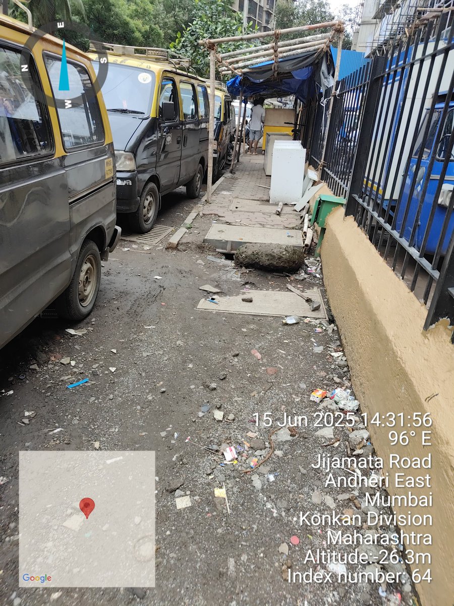 Rohitkumar49372's tweet photo. Illegal shop started on foothpath there is no place plus parking zone  no place to walk dangerous for people safety @mybmcWardKE @MTPHereToHelp @MumbaiPolice @Mumbaifire9999 @CMOMaharashtra @mieknathshinde https://t.co/DtFD7mJiQF