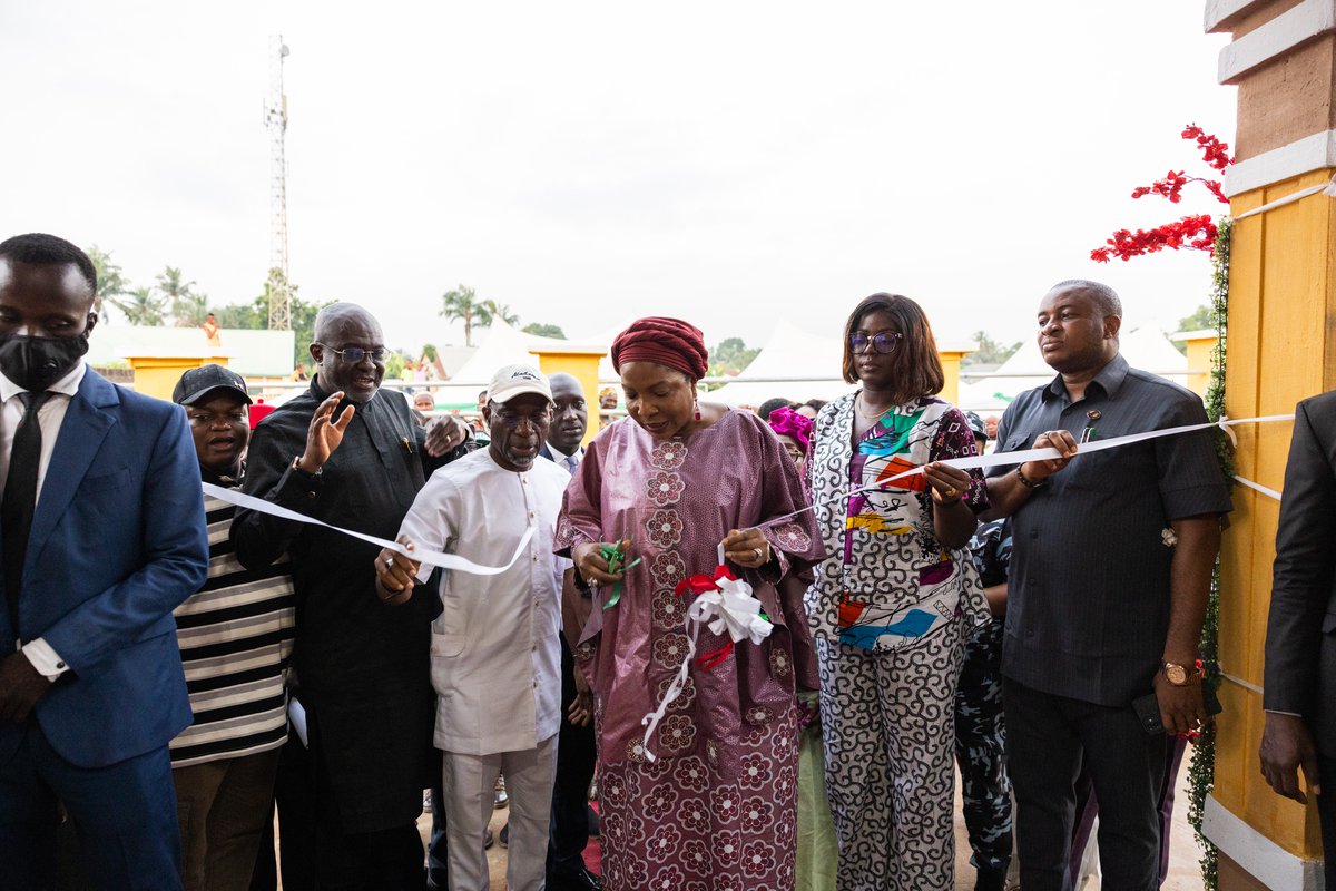 PriscillaOtti's tweet image. I had the distinct honour to commission projects executed by Hon. Ginger Onwusibe, representing Isialangwa North and South Federal Constituency at the House of Representatives.
These facilities - Umuojima Primary School, Agah Primary School, Okporoahaba Secondary School, Ovorji…