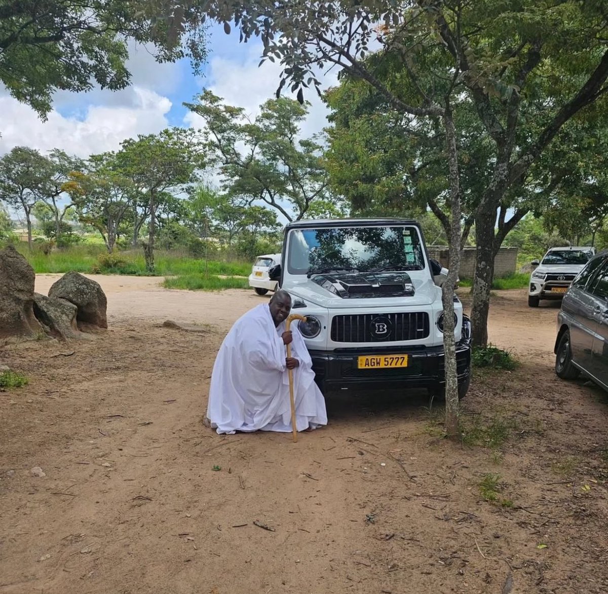 CMukungunugwa's tweet photo. Happy Father’s Day kuna Baba VemaRudzii Madzibaba SIR … one Baba Vasingatarise Zera, Kwaunobva, Chimiro ,Une Mari kana Hauna. Ndibaba Vane Munhu wese Pamoyo Vanobatsira.. Mwari vakukomborerei Murambe Muchisimudzira Mhuri yeZimbabwe

Thank you for supporting me you are my father 🙏 @wicknellchivayo