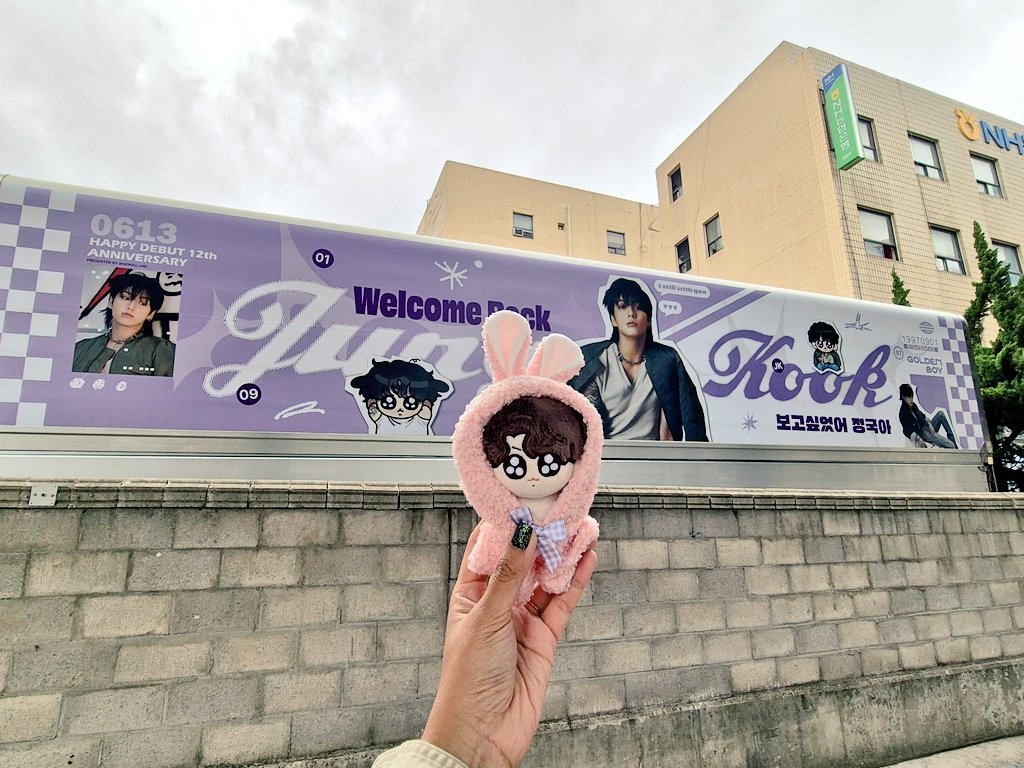 🌦 (레인: fan계정acct) GoldenLayover~이뻐죽어 (@tcnckclnsmaek) on Twitter photo Saw the <a href="/MOKKU_milk/">모꾸뽀꾸(ᐡɞ̴̶̷ ̫ ɞ̴̶̷ᐡ)</a> bus for Jungkook docking in Hybe! Welcome back Mokku Jungkook 🥹🥺 Saw the <a href="/MOKKU_milk/">모꾸뽀꾸(ᐡɞ̴̶̷ ̫ ɞ̴̶̷ᐡ)</a> bus for Jungkook docking in Hybe! Welcome back Mokku Jungkook 🥹🥺