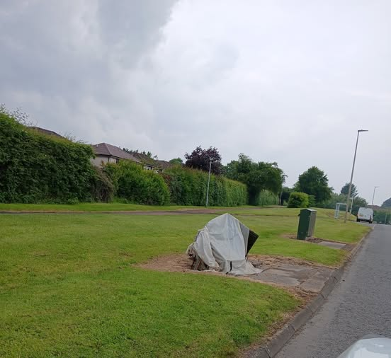 Greenhills Road / Eden Drive
I have been pushing to have this BT Box repaired for some time.
I can now confirm that the damaged cabinet has been programmed by British Telecom for replacement on 16 June 2025.