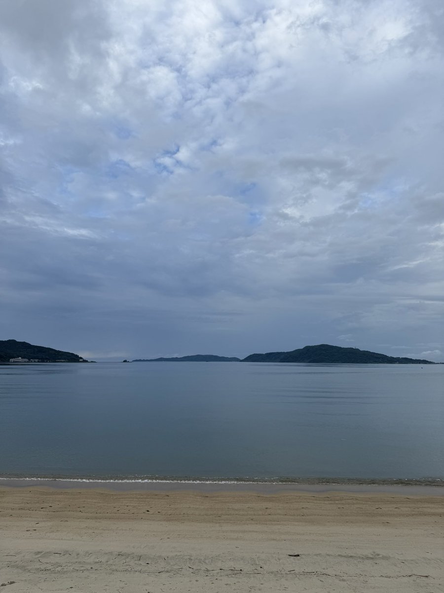 KevinSiyun's tweet photo. 바다보고 일하고 바다보고 일하고 바다보고 책보고 일하고 https://t.co/dP3KseMwB3