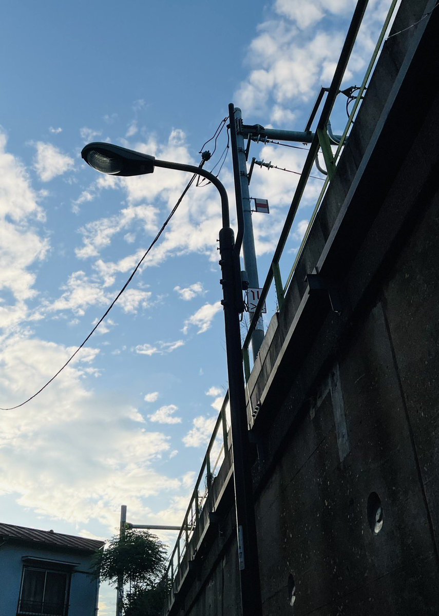 撮影終わって外出たら、

夏の匂いがした…