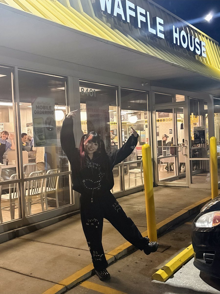 I went to Waffle House for the first time to see a fight but nothing happened 🫩👎