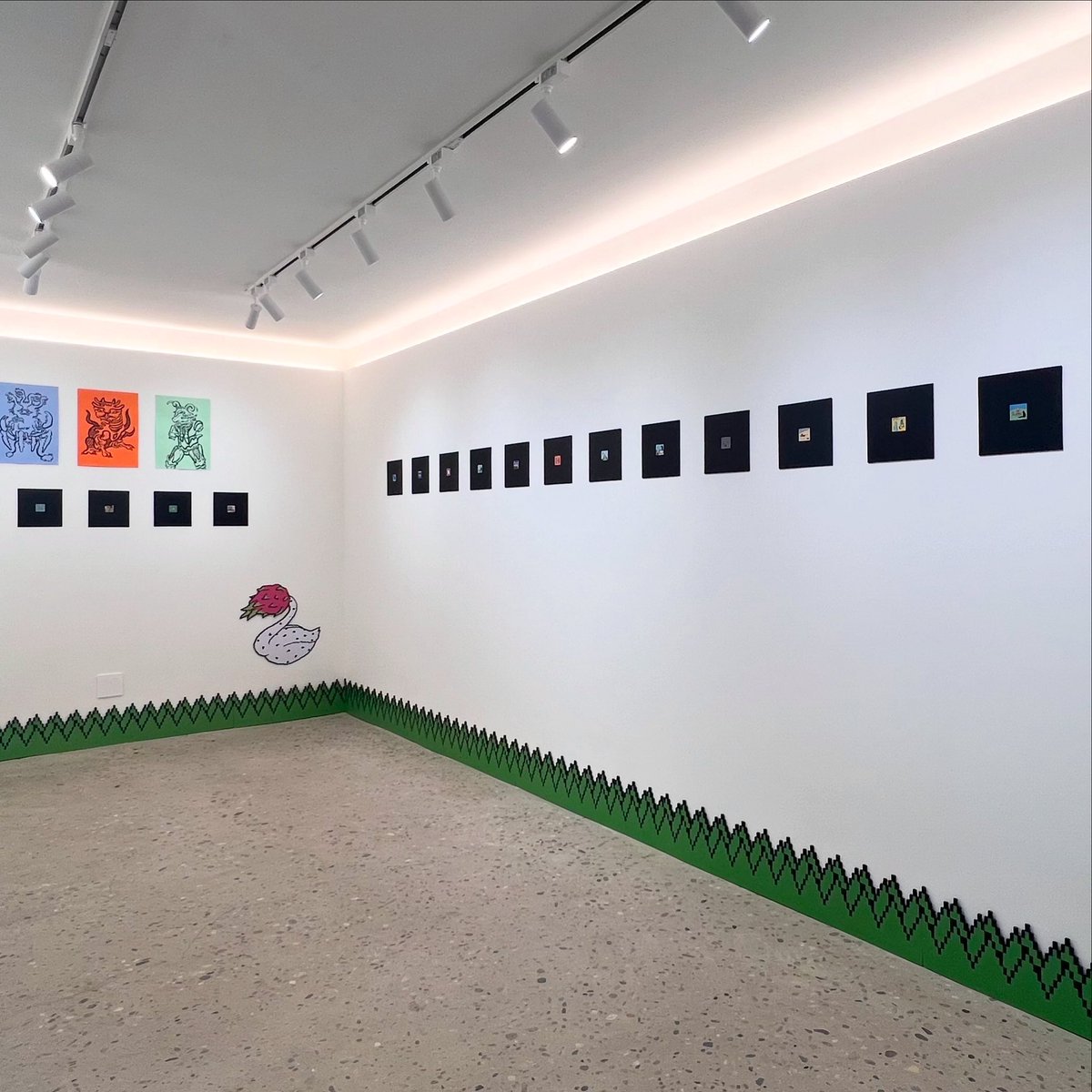 OOO작가님 #MUTATION 전시 2주차가 마무리 되었습니다. 내일부터 PRNT는 2주간의 여름휴가에 들어갑니다. 전시는 휴가가 끝나고 영업을 재개하는 7/3(목)부터 7/13(일)까지 다시 2주간 진행됩니다. 방문 계획시 모쪼록 참고 부탁드립니다. *휴가기간에는 PRNT 온라인 배송도 함께 쉬어갑니다.