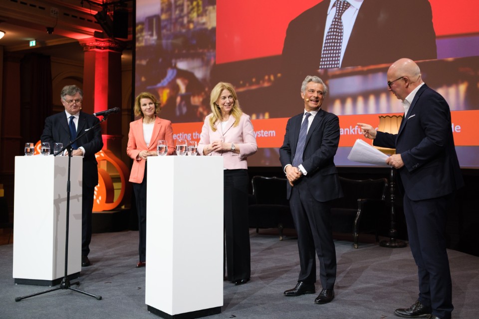 Can #FrancoGerman cooperation unlock a stronger financial future?
At #FDF2025, Fechtner, Börsen-Zeitung, Oddo <a href="/ODDO_BHF/">ODDO BHF</a>, <a href="/Romanet/">Augustin de Romanet</a>, Paris Europlace, <a href="/SabineMauderer/">Sabine Mauderer</a> <a href="/bundesbank/">Deutsche Bundesbank</a> &amp; Hengster, Barclays DE call for deeper EU integration. youtu.be/Pq3dyL4k1K4