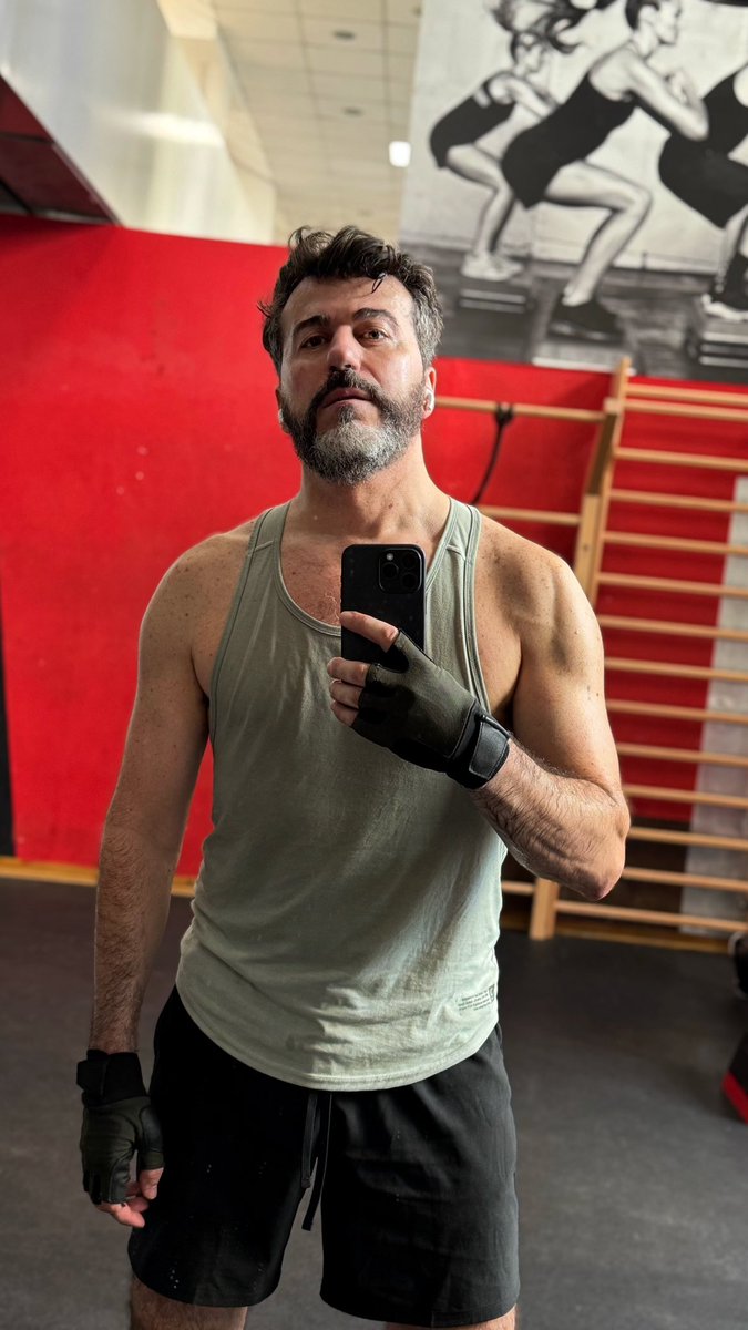 My SWEAT Sunday 

#sweat #hairy #scruff #homo