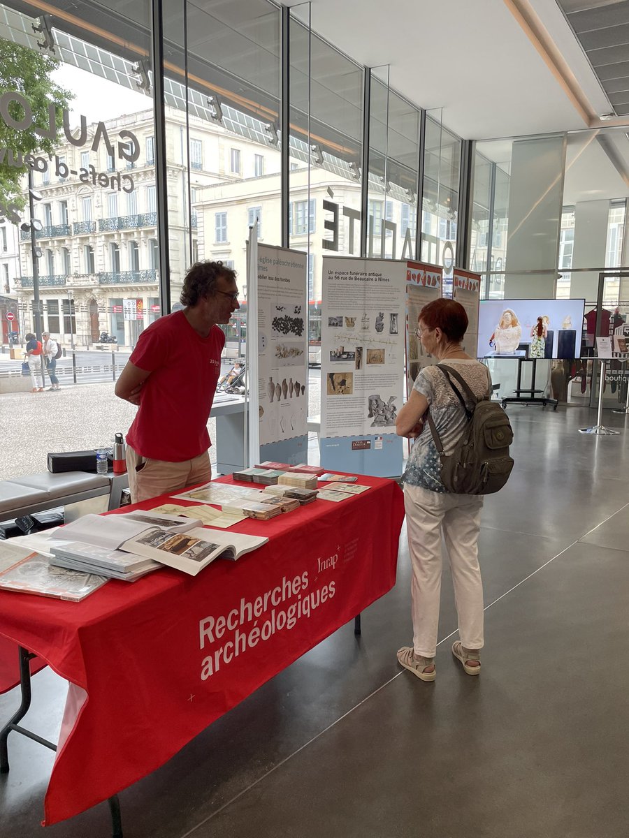 🪦🏺Entre tombes antiques et objets funéraires, les visiteurs ont découvert les rites du passé au <a href="/MuseeRomanite/">Musée de la Romanité - Nîmes</a> lors des #JEArcheo, aux côtés de Marie Rochette et Benjamin Thomas (<a href="/Inrap/">Inrap</a>)
#JEArcheo