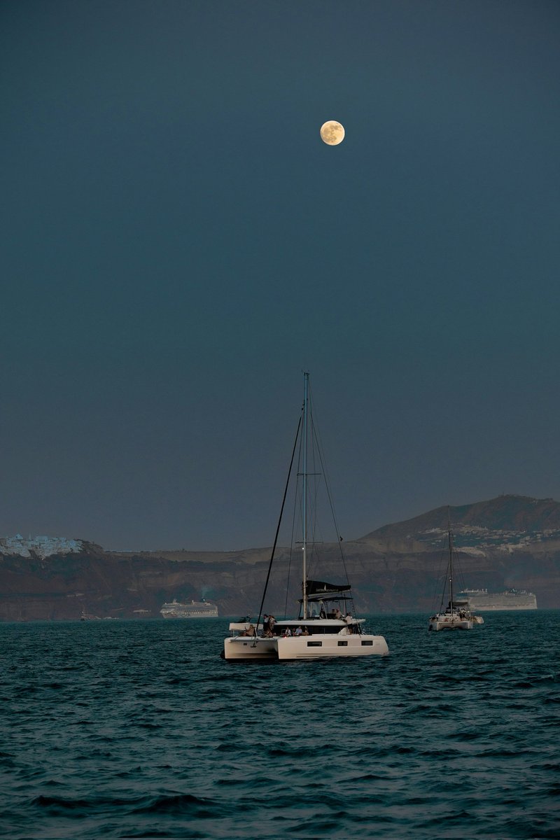 multihullmgr's tweet image. Lagoon 46 under the full moon of Oia, a magical moment.

#Lagoon46 #CatamaranLife #SailingGreece #OiaSantorini #FullMoonMagic #MultihullLifestyle #YachtingExperience #LagoonCatamarans #SantoriniVibes   #SunsetSailing #LuxuryCatamaran #GreekIslands #SailingDreams #multihull