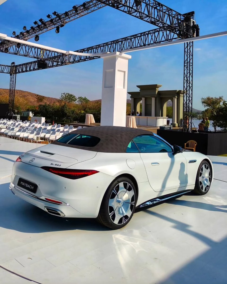 Mercedes-Maybach Symbol of Luxury and Beauty: SL 680 V8 Monogram Series 👑 Rate it 1-10!

📸: @jatinkakkar_photography (IG)