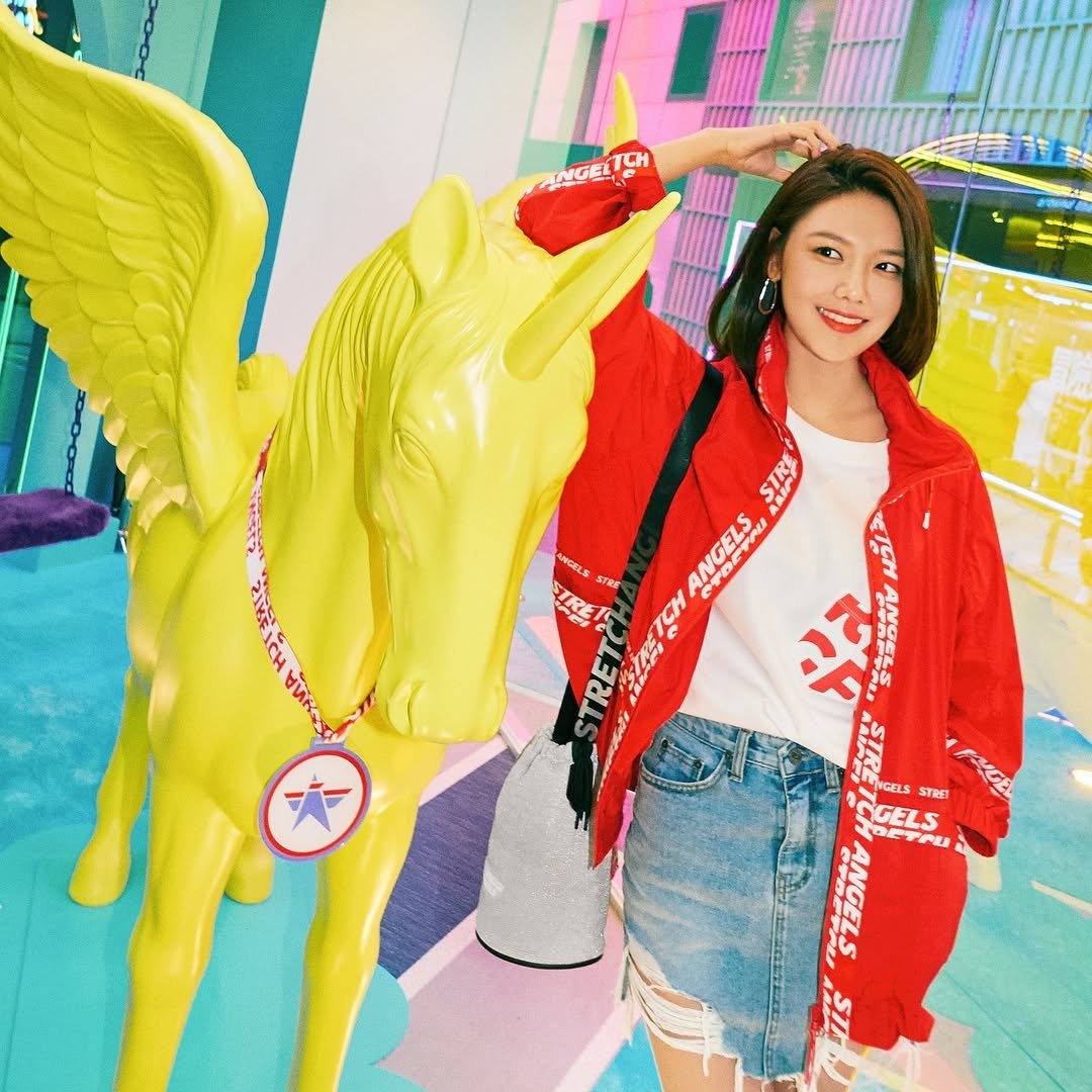 n_snsd_ot8_'s tweet photo. 180615 Sooyoung Instagram
멀리는 못가도 여행온 기분 👍
가로수길 핫플레이스💋 #STRETCHANGELS #S_ANGELS #스트레치엔젤스 #STRETCHANGELSgarosugil #스트레치엔젤스가로수길
@.stretchangels
#수영 #Sooyoung #소녀시대
#SNSD #GirlsGeneration https://t.co/WVuBQ632yb