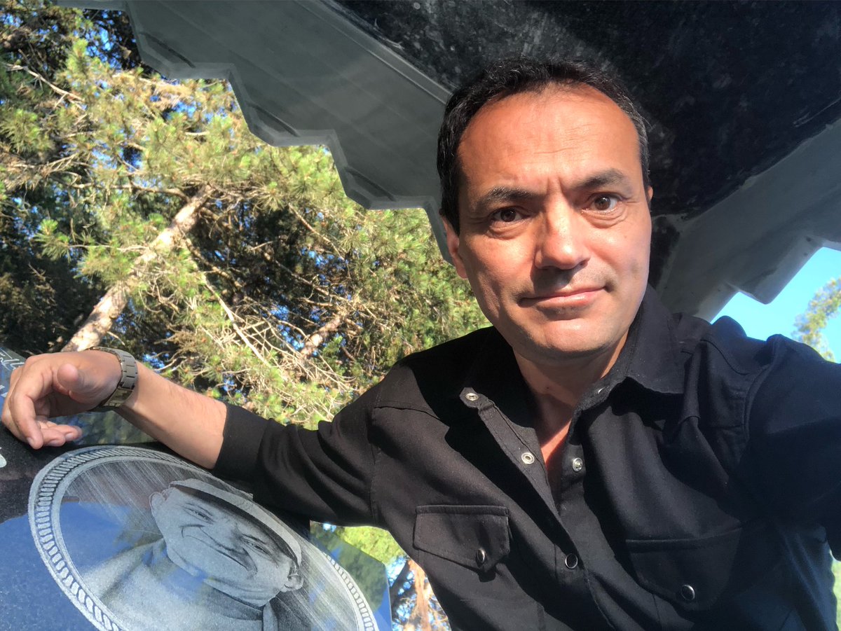 trtozcan's tweet photo. Bazı figürler sonsuzdur hissi duygusu özlemi asla tükenmez. İyi ki vardın candan öte kıymetlim. #baba lar günün kutlu olsun, ruhun şâd mekanın cennet olsun!🧿🌿 #evet #fathersday #family #prayforlife #dreams #lookoftheday #premium #tsiglobaltr https://t.co/OtxureyiFl