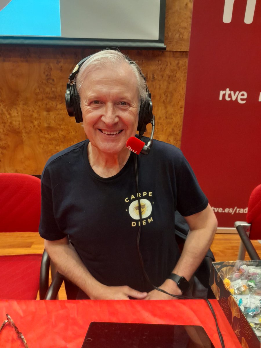 No es un día cualquiera | RNE (@neudc_rne) on Twitter photo En #verbavolant, <a href="/emilio_delrio/">Emilio del Río</a> habla de Canarias. Del origen etimológico de la palabra. Nos deja la pregunta para el concursus: ¿Cómo se llama la serpiente con muchas cabezas a la que tuvo que enfrentarse Hércules? Respuestas a verbavolant@rtve.es y las redes sociales de Emilio. En #verbavolant, <a href="/emilio_delrio/">Emilio del Río</a> habla de Canarias. Del origen etimológico de la palabra. Nos deja la pregunta para el concursus: ¿Cómo se llama la serpiente con muchas cabezas a la que tuvo que enfrentarse Hércules? Respuestas a verbavolant@rtve.es y las redes sociales de Emilio.