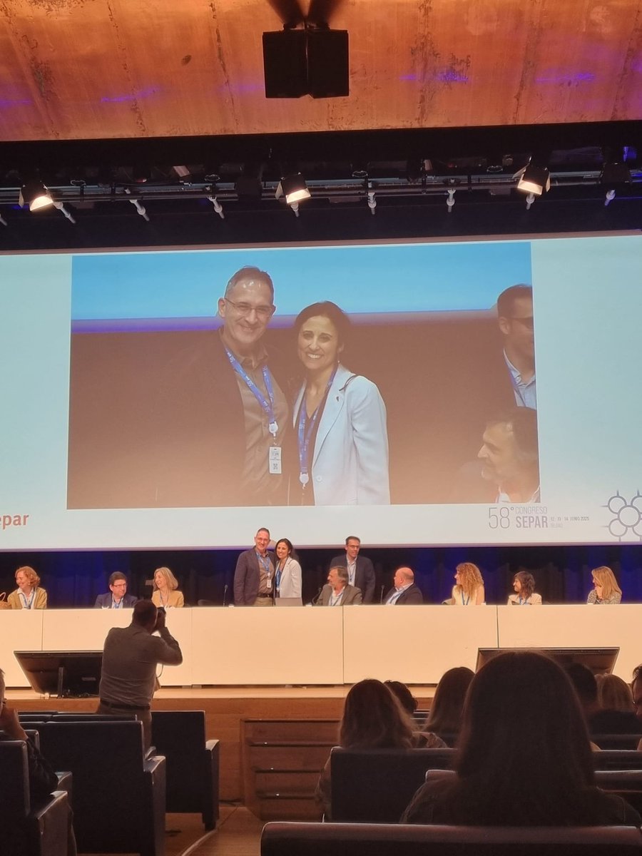 EPID_Separ's tweet photo. Muchas gracias por todos estos años de trabajo @RaquelPerezRojo como coordinadora del área #EPID de #SeparRespira
Y bienvenida a la nueva coordinadora del área, la Dra. Ana Villar @ani_villar del Hospital Vall d´Hebron
@EPID_Separ https://t.co/yle5eNA9T7