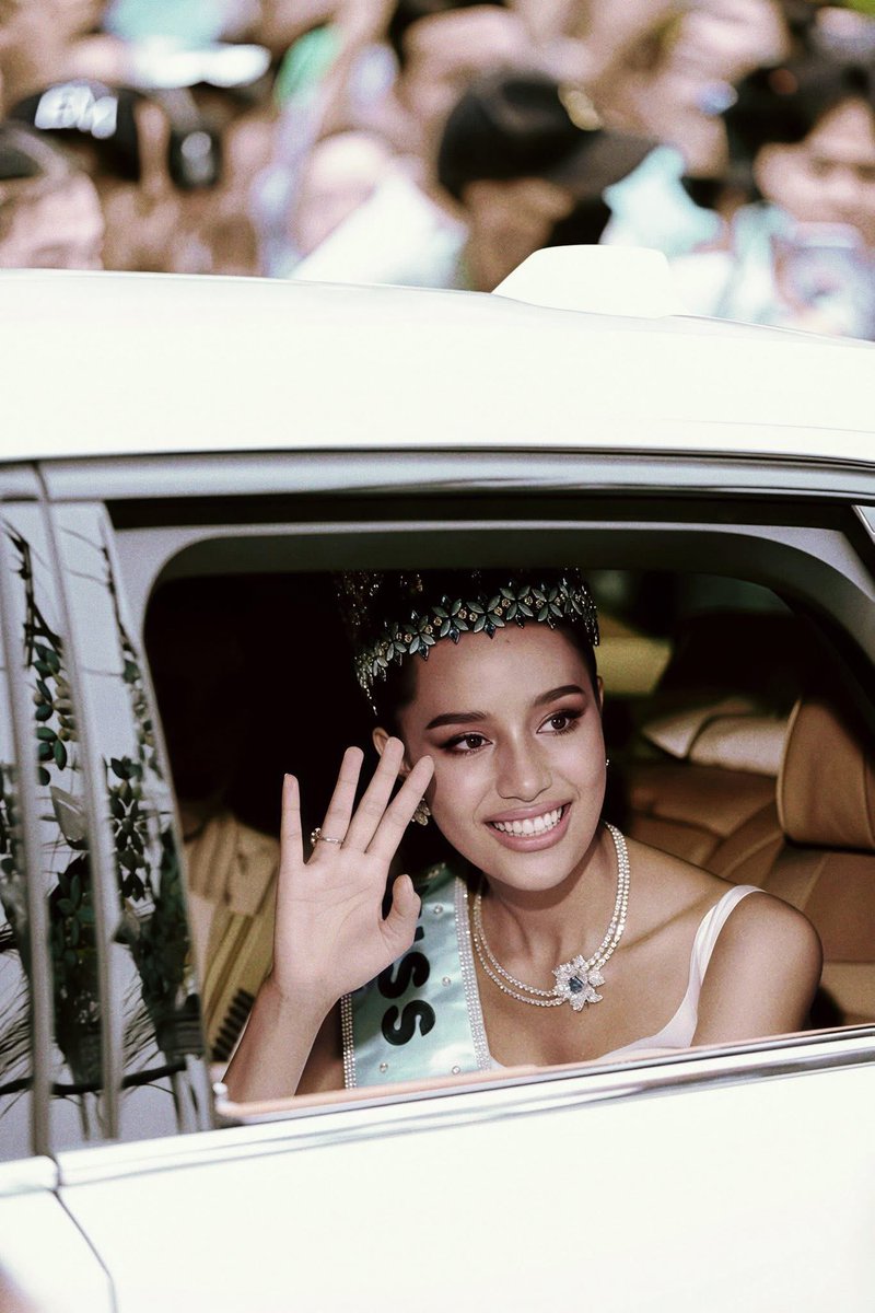 ทรงพระเจริญ พันปี พันๆปี