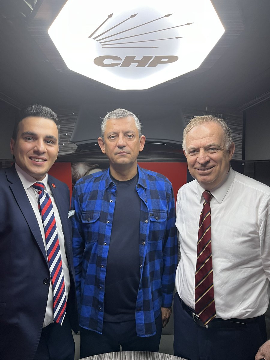 canersalma's tweet photo. Memleketim Bayburt’ta, bir yoldaş olarak değil; halkın umudu olan bir liderle, Genel Başkanımız Sayın Özgür Özel ile aynı karede olmak benim için onur ve gururdu.

Sayın Genel Başkanımız Özgür Özel’e görüş, öneri ve değerli fikirleri için çok teşekkür ederim. 

#Özgürözel https://t.co/swsFKkW1gf