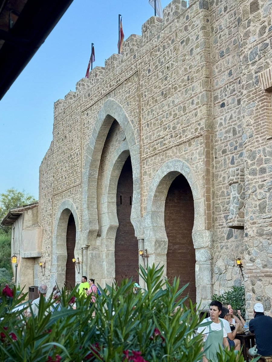 luengomaria's tweet photo. Si todavía no conocen el parque @PuyduFou_espana en Toledo, ya están tardando. 
La Historia de #España como nunca te la habían contado, con verdad, arte, música, danza y un espectáculo descomunal. Eleva el espíritu https://t.co/p7fdAsOd1e