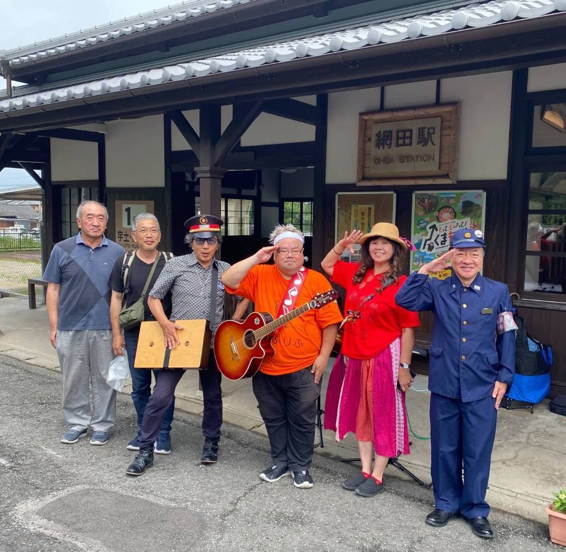 網田駅Ａ列車歓迎ライブは強力な助っ人登場で大盛り上がり〜🙌

来て下さった皆様、聴いてくださった皆様ありがとうございました😊
#りふりふ
#網田駅
#網田ミュージックステーション
#かぁり
#ミスターキューティクル
#NOSANマスター
#かめきちさん