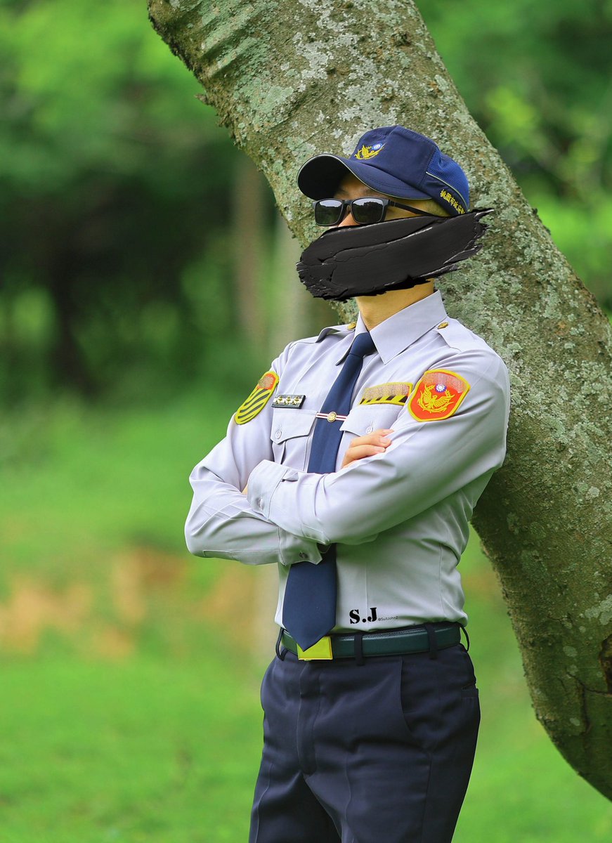 SuitJohn2's tweet photo. #Real
大家都貼自拍照慶祝
應該補一張😆

615 警察節快樂
懷念舊制服！！！

PS.這張吸很多氣 https://t.co/myDRg1ftOA