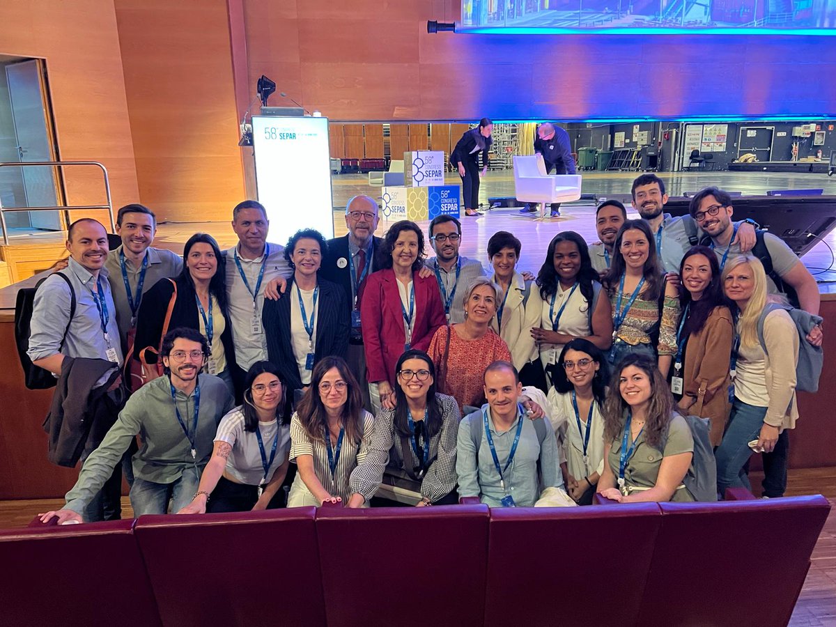 Foto grupo La Fe para el recuerdo tras la Conferencia Manuel Tapia con las nuevas generaciones  <a href="/SeparRespira/">SeparRespira</a> <a href="/IISLaFe/">IIS La Fe</a> <a href="/EnfermeriaSepar/">Enfermería SEPAR</a> <a href="/SeparJovenes/">SeparJóvenes</a>