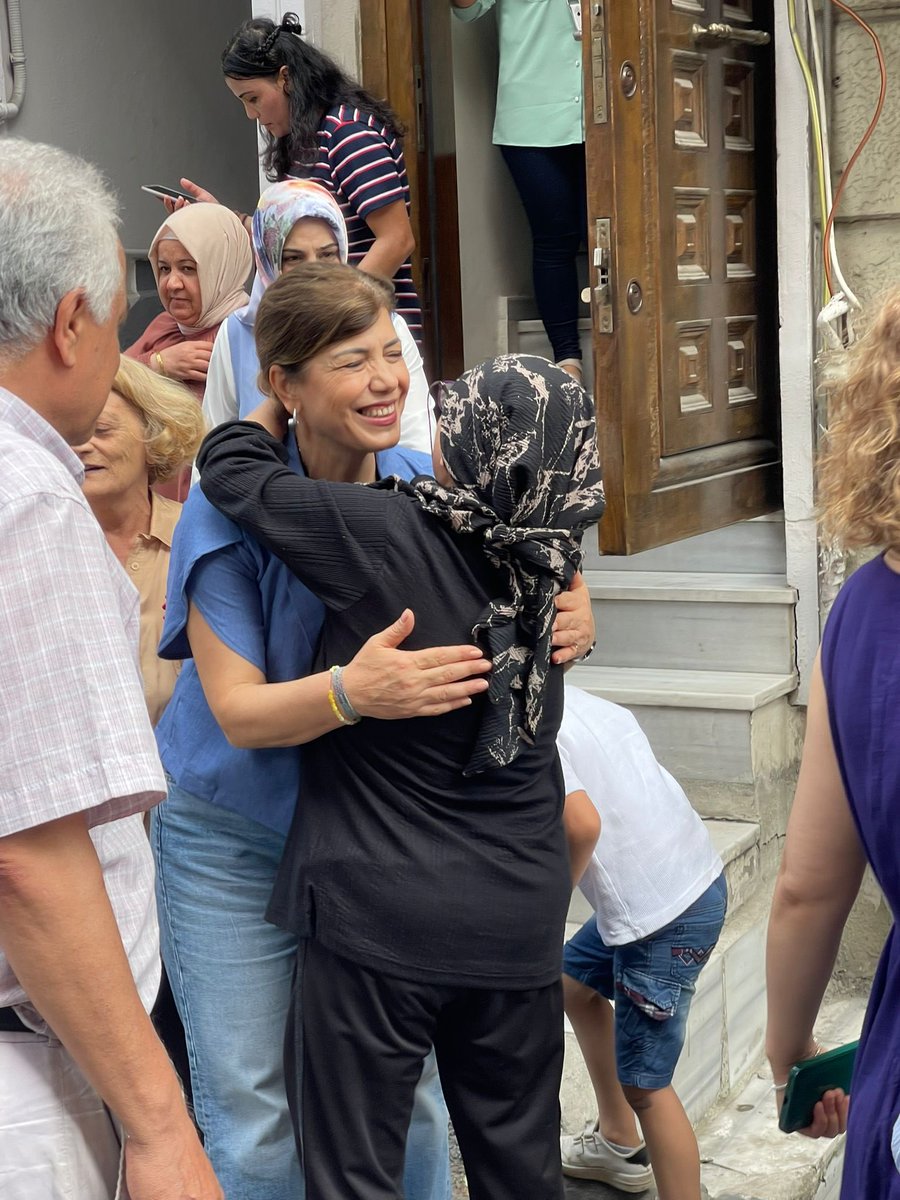 HDKKadin's tweet image. Eş sözcümüz Meral Danış Beştaş ve Kadın Koordinasyonu üyelerimizle İstanbul Silvanlılar Derneği’nde düzenlenen kadın kahvaltısına katıldık.
Barış ve Demokratik Toplum idealimizi kadınların öncülüğünde gerçekleştireceğiz.