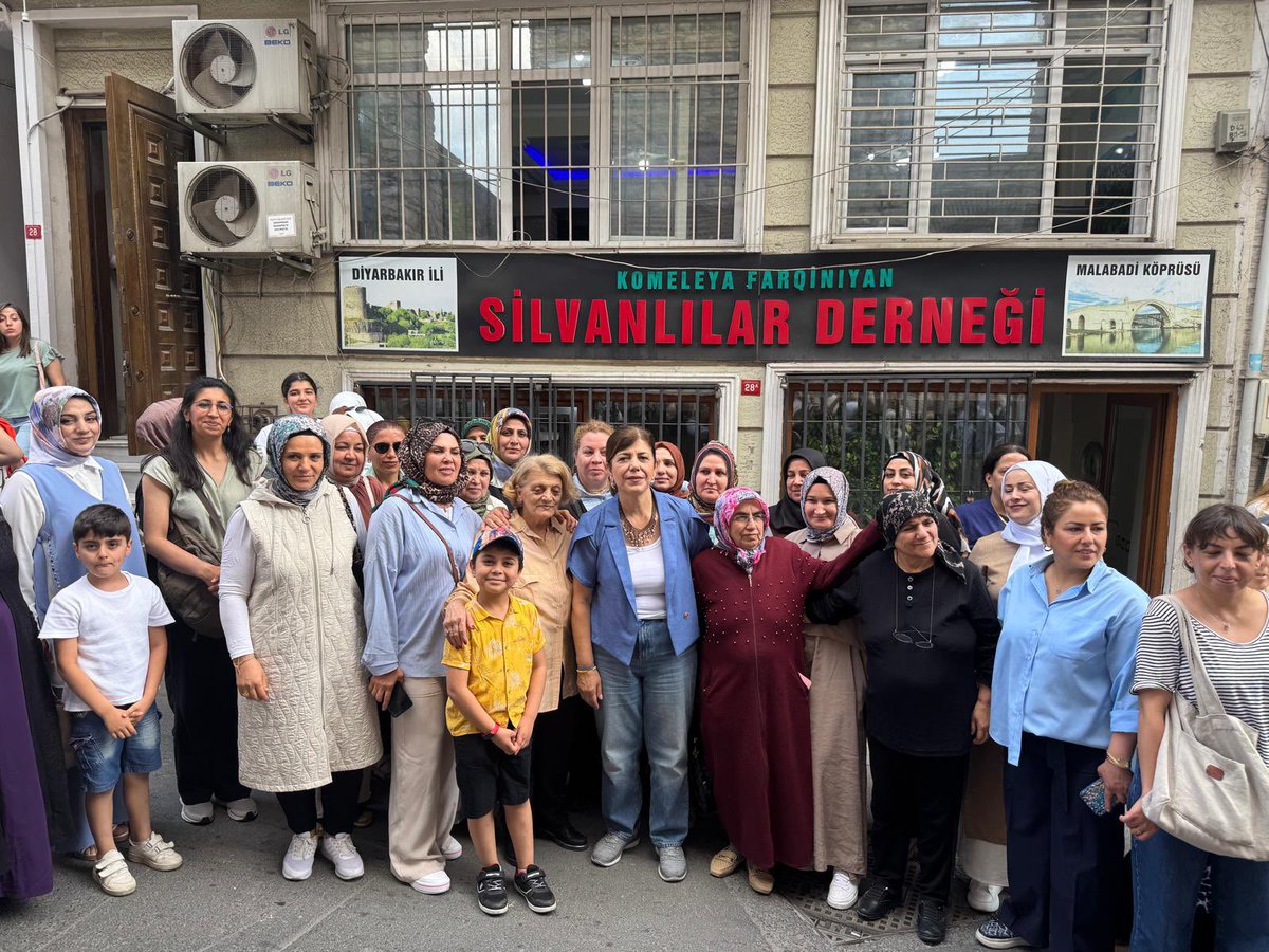 HDKKadin's tweet image. Eş sözcümüz Meral Danış Beştaş ve Kadın Koordinasyonu üyelerimizle İstanbul Silvanlılar Derneği’nde düzenlenen kadın kahvaltısına katıldık.
Barış ve Demokratik Toplum idealimizi kadınların öncülüğünde gerçekleştireceğiz.