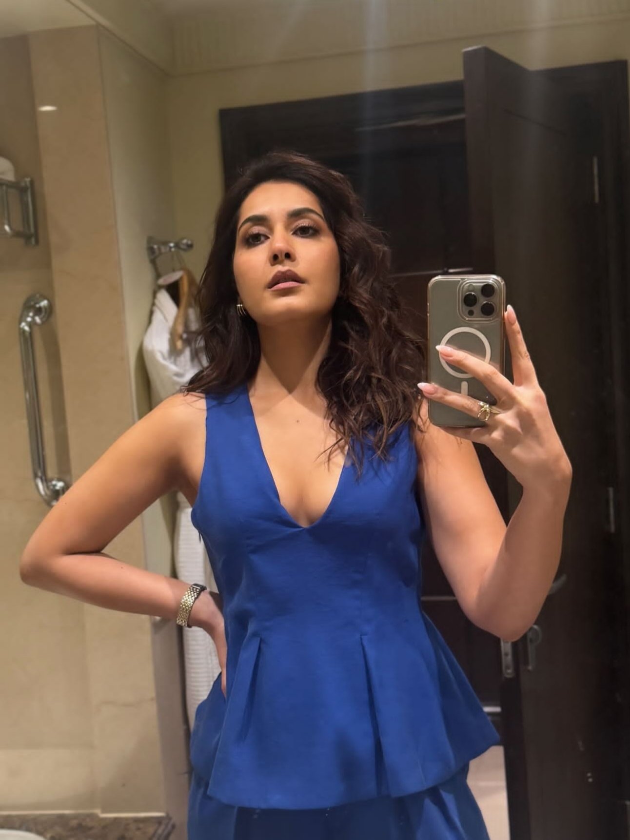 Gte_50gaoAAAppj?format=jpg&name=large