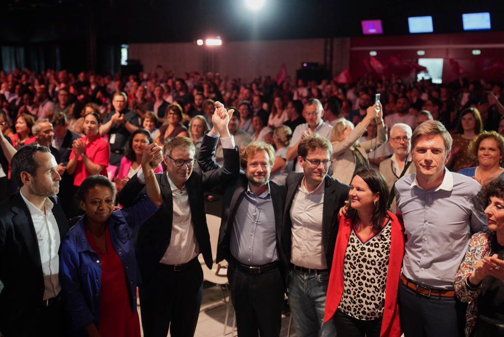 Je remercie chaleureusement <a href="/HeleneGeoffroy/">Hélène Geoffroy</a> et <a href="/NicolasMayerNMR/">Nicolas Mayer-Rossignol</a> pour leur confiance. Je suis honoré de représenter le TO C en tant que conseiller national suppléant. 

1/4