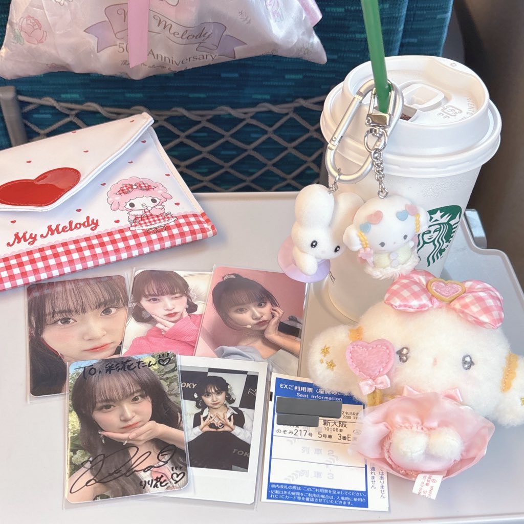 floweriv0702's tweet photo. 久々に会いに行けた〜❕🥹私物サインも当たって嬉しかった😭💖💖💖 https://t.co/nJUiAbUx47