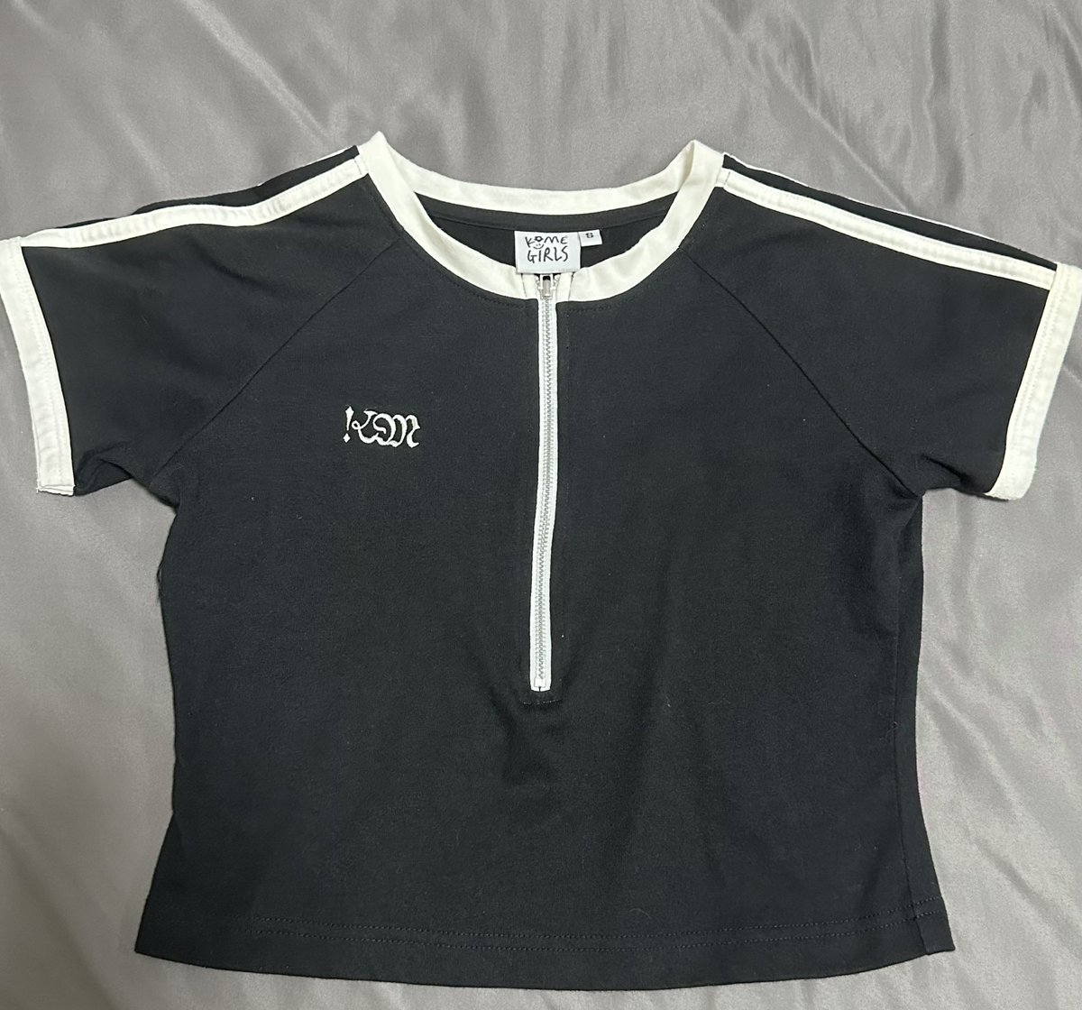 ส่งต่อ เสื้อซิปหน้า kome.offi

💘 สีดำ size s อก 32-35 ยาว 18 รอบแขน 14
💗 150 ส่งฟรี

#ส่งต่อ #ส่งต่อเสื้อผ้า #โล๊ะตู้เสื้อผ้า #เสื้อผ้ามือสอง #โล๊ะตู้ #ส่งต่อเสื้อผ้ามือสอง #ส่งต่อเสื้อผ้ามือ2 #เสื้อผ้ามือสองสภาพดี #ส่งต่อstylist kome.girls