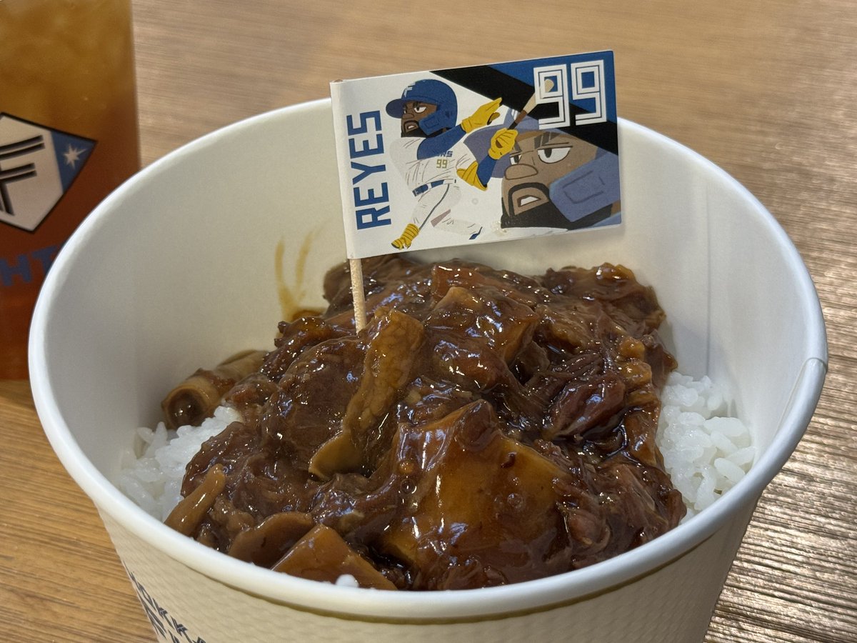 一瞬帰ろうと思ったけど、7-0になってからもビジョンに映し出される打席に向かう選手たちの顔がギラギラしてて、選手が諦めてないんだから最後まで見届けようと思いました。

田宮くんはもちろん、レイエスの勝負強さがエグかった…！

夕食はオニクノゴハンにしたよ。

#lovefighters